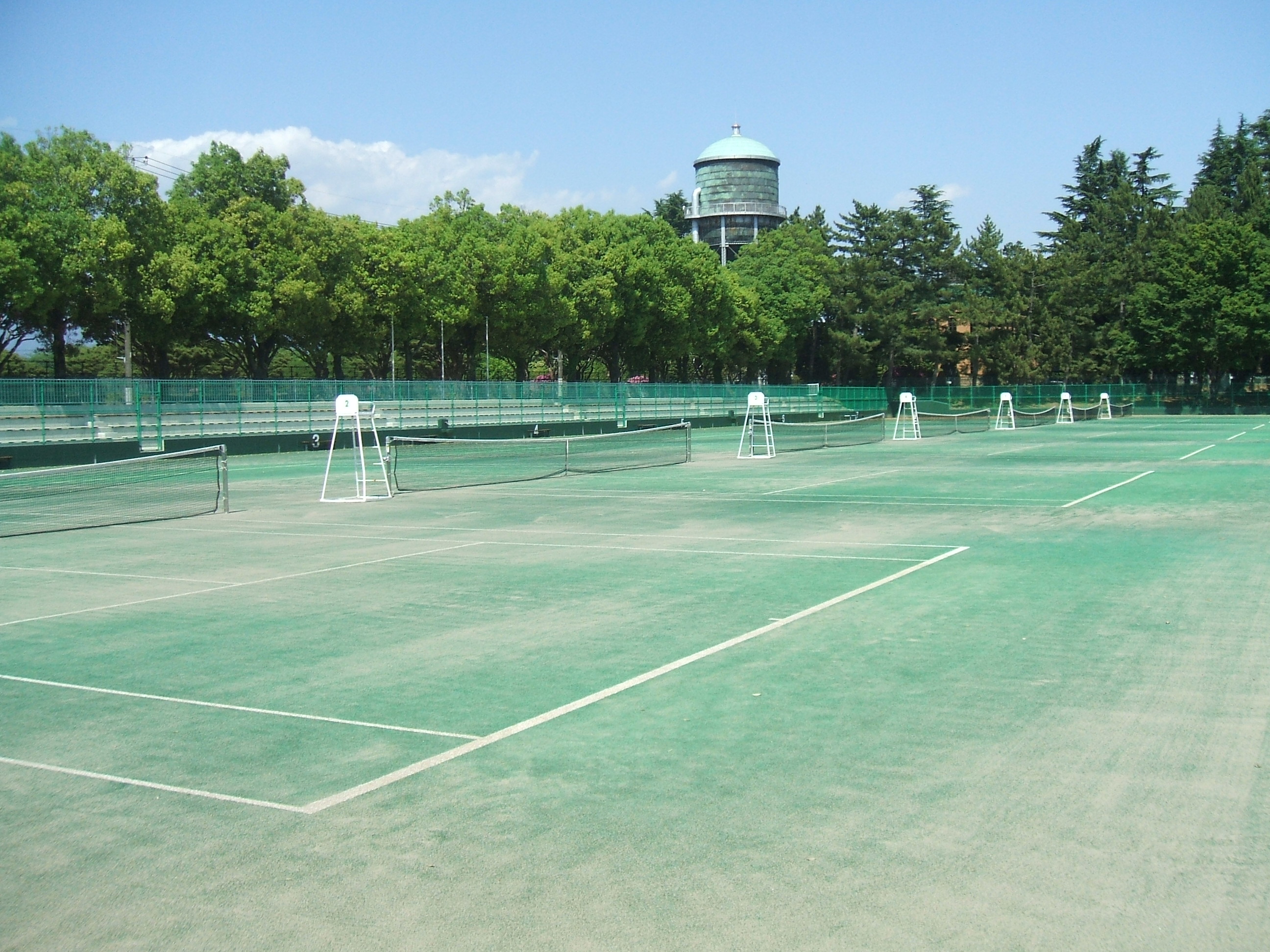 群馬県立敷島公園テニスコートの全体写真